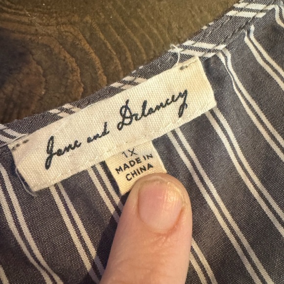 Jane and Delancey Striped blue Women's Top size large - Picture 3 of 3